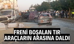 Freni boşalan tır, 8 aracı kullanılmaz hale getirdi