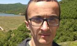 23 yaşındaki bir genç başı çekyatın altına sıkışmış halde ölü bulundu