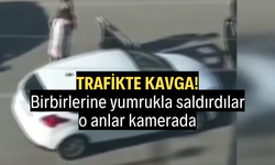 Trafikte yol verme kavgası: Birbirlerine yumrukla saldırdılar, o anlar kamerada