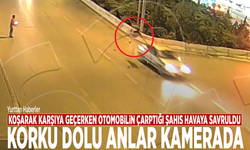 Koşarak karşıya geçerken otomobilin çarptığı şahıs havaya savruldu: Korku dolu anlar kamerada