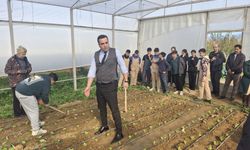 Kaymakam Dalak öğrencilerle dikiş dikip çapa yaptı