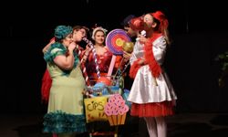 ‘BİZİM AYŞE ABUR CUBUR KRALLIĞI’NDA’ ÇOCUKLARLA BULUŞTU