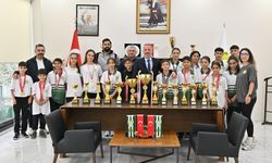 Manisa BBSK Atletizm Ailesi, Sezon Değerlendirme Kahvaltısında Bir Araya Geldi