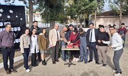 Özel öğrenciler protokol üyeleriyle birlikte hasat yapıp pasta kesti