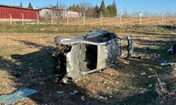 0tomobil tarlaya devrildi: 1’i bebek 5 yaralı