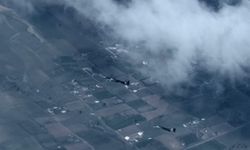 Bayraktar KIZILELMA’dan akıllı filo otonomisi ile kol uçuşu