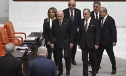 Meclis'teki bütçe maratonunun son gününe damga vuran an! Tokalaşmadılar