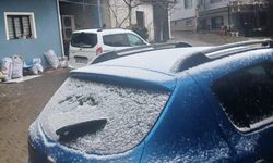 Sarıgöl’ün yüksek kesimlerine kısa süreli kar yağdı