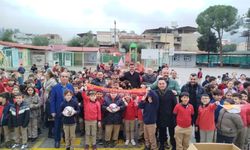 Salihli’de Galatasaraylı taraftarlardan eğitime spor malzemesi desteği