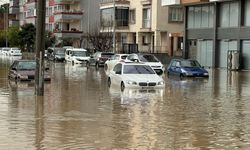 Aydın'da sağanak etkili oldu... Dereler taştı, sokaklar göle döndü