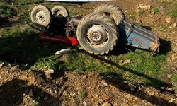 Şarampole devrilen traktör sürücüsü hayatını kaybetti
