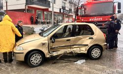 Dikkatsizlik kazayı beraberinde getirdi: 2 yaralı