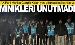 AK Parti Manisa Gençlik Kolları yeni yıl öncesi çalışanları ve minikleri unutmadı