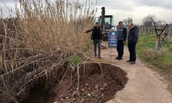Belediye Ekipleri Ova Yollarındaki Göçükleri Giderdi