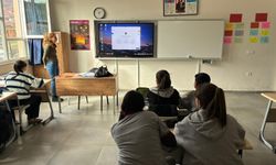 Kızılçukur Ahmet Şılak Ortaokulu’na 5 yeni akıllı tahta