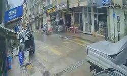 İzmir'de korku dolu anlar! Sürücünün şekeri düştü, kontrolden çıkan araç çarşıyı birbirine kattı