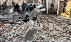 Sağanak sonrası korku dolu anlar! Metruk bina çöktü