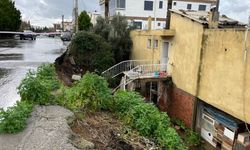 İzmir’de evin istinat duvarı çöktü