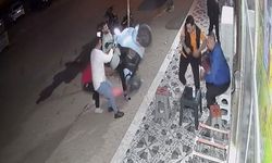 İlk kez motosiklet kullanmak istemişti: Gaz elciği basılı kalınca kaldırımda oturanlar neye uğradığını şaşırdı