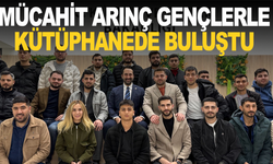 Mücahit Arınç, gençlerle kütüphanede buluştu