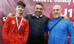 Yerlikaya’dan madalyasını alan genç güreşçi Manisa’ya gurur yaşattı