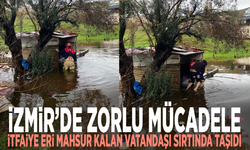 İzmir’de zorlu mücadele: İtfaiye eri mahsur kalan vatandaşı sırtında taşıdı