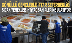 Gönüllü gençlerle iftar seferberliği... Sıcak yemekler ihtiyaç sahiplerine ulaşıyor