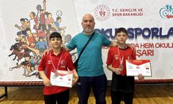Yunusemreli yıldız güreşçilerden iki bronz madalya