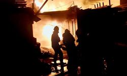 Ege'de korku dolu anlar! İşçi lojmanları alevlere teslim oldu