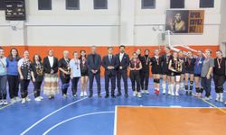 Manisa’nın 17 İlçesinde 8 Mart’a Özel “Evinin Sultanları” Voleybol Coşkusu