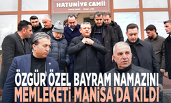 Özgür Özel bayram namazını memleketi Manisa'da kıldı