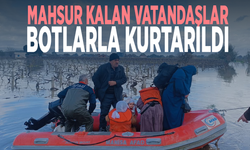 Mahsur kalan vatandaşlar botlarla kurtarıldı