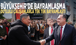 Büyükşehir’de bayramlaşma... Dutlulu çalışanlarla tek tek bayramlaştı