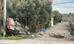 Otomobil evin bahçe duvarına çarptı: 1 ölü, 1 yaralı