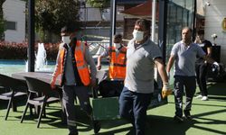 Reklam panosundan çürümüş ceset çıktı