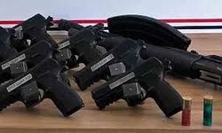 Silah kaçakçılarına ve ruhsatsız silah bulunduran şahıslara yönelik düzenlenen operasyonlarda 404 şüpheli yakalandı