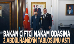 Bakan Çiftçi makam odasına 2.Abdülhamid'in tablosunu astı