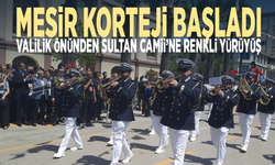 Mesir Korteji başladı...Valilik önünden Sultan Camii’ne renkli yürüyüş