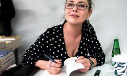 Nilüfer Açıkalın Manisa Kitap Fuarı’nda Okurlarıyla Buluştu