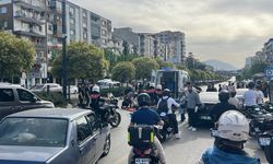 Üst geçitteki asansörde kurtarma çalışması yapılırken iki motosiklet çarpıştı: 2 yaralı