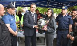 İlçede motosiklet sürücülerine kask dağıtıldı
