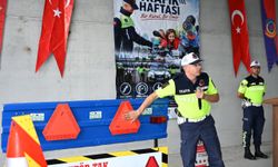 Traktör sürücülerine reflektör dağıtımı yapıldı