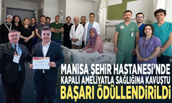 Manisa Şehir Hastanesi’nde kapalı ameliyatla sağlığına kavuştu… Başarı ödüllendirildi