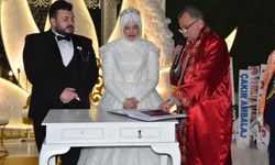Manisa protokolü bu düğünde buluştu... Şafak ve Bodur ailelerinin mutlu günü