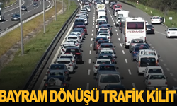 Bayram dönüşünde trafik kilitlendi