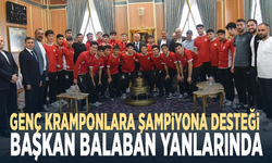 Genç kramponlara şampiyona desteği... Başkan Balaban yanlarında