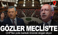 Gözler meclise çevrildi: CHP'liler polis barikatı önünde slogan atıyor