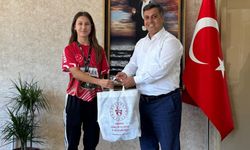 İl Müdürü Öztürk’ten Balkan İkincisi Nazife Tuncel’e Tebrik