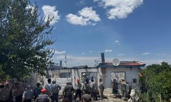 Yanan ev kullanılamaz hale geldi
