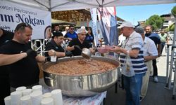 Büyükşehir aşure ikramlarına devam ediyor
